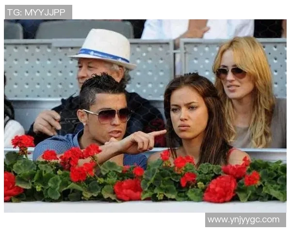 足球明星C罗与伊莉娜的爱情故事与职业生涯的交织与启示