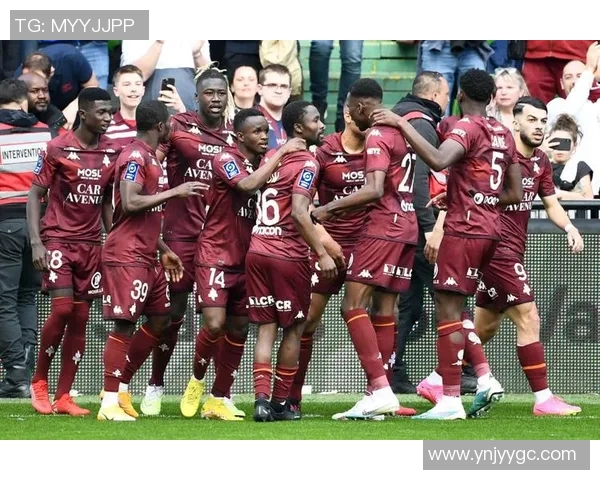 法乙联赛精彩对决朗斯主场迎战红星球队全力争胜 法乙联赛精彩对决朗斯主场迎战红星球队全力争胜