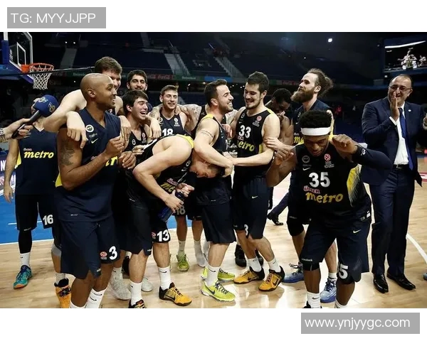 灰熊与爵士激战正酣NBA赛场精彩对决引发球迷热议 灰熊与爵士激战正酣NBA赛场精彩对决引发球迷热议